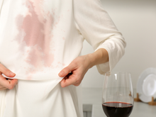 Sujou a roupa com vinho graças ao Dia dos Namorados? O TudoGostoso separou 3 dicas que vão te salvar