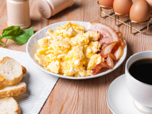 Comer ovos no café da manhã realmente tira a fome? Veja o que a ciência diz