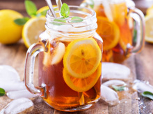 Refresque-se com deliciosos chás gelados neste verão