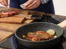 O truque dos chefs para um bife suculento e com crosta perfeita usa apenas 3 ingredientes: veja no TudoGostoso