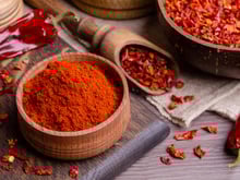 Páprica doce, picante ou defumada? Confira quando usar cada uma