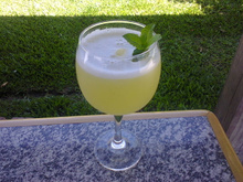 Suco de abacaxi com hortelã