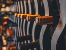 Adega climatizada: o que é e como escolher a ideal para a sua casa