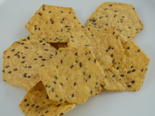 Nem pão de queijo, nem torrada: esse biscoito de queijo com gergelim que aprendi no TudoGostoso combina com tudo