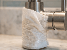 Colocar uma folha de papel-toalha com vinagre na base da torneira: TudoGostoso explica por que é recomendado e para que serve