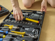 O kit de ferramentas mais completo (e barato) que você vai encontrar: são 169 peças com maleta e furadeira