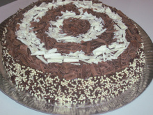 Bolo de chocolate com abacaxi