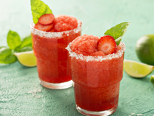 Raspadinha alcoólica: aprenda a fazer esse drink refrescante