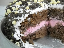 Bolo de chocolate com mousse de danoninho