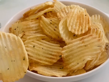 Eu fiz batata chips caseira gastando quase nada e ficou muito melhor do que a versão industrializada!