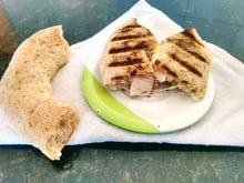 Sanduíche com rosca de polvilho amanhecido