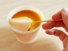 Depois que eu aprendi como fazer esse pudim de dois sabores, nunca mais quis fazer de outro jeito: aprenda no TudoGostoso!