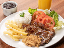 Os brasileiros amam esse alimento, mas seu consumo pode aumentar o risco de câncer no intestino, segundo especialistas