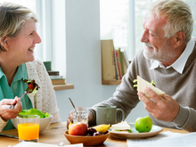 Adeus, tristeza e ansiedade: a importância da alimentação para a felicidade na terceira idade