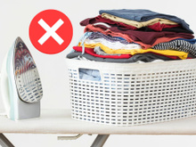 Aposentei o ferro de passar depois que aprendi os truques da vovó para desamarrotar roupa rapidinho sem ele (e ainda economizo na conta de luz)!