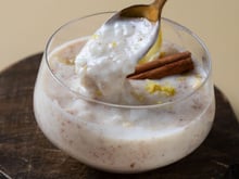 Descobri uma forma diferente de fazer arroz-doce e virou minha sobremesa preferida da semana
