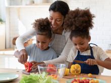 Veja 5 acessórios para você cozinhar com as crianças de maneira mais divertida e com segurança