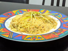 Farofa com castanha-do-Pará com crispy de alho-poró