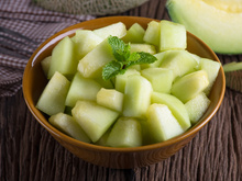 Por que você deve comer melão no verão? Lista de benefícios impressiona e vai te convencer a incluir a fruta na alimentação