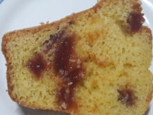 Bolo de fubá com goiabada