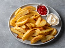Faço essa batata frita para petiscar e todo mundo ama: fica tão crocante que vicia!