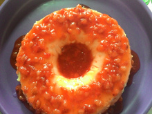 Pudim de iogurte grego com geleia de morango