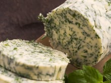 Manteiga temperada: receita deliciosa e fácil de fazer