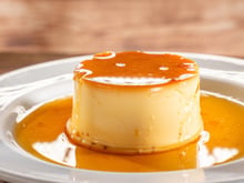 Os cozinheiros concordam: "Para deixar o pudim caseiro mais cremoso, não adicione mais leite, mas sim 100 ml de creme de leite fresco."