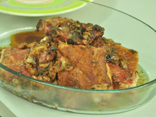 Costelinha de porco na cerveja