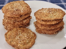 Crocante, proteico e simples: o biscoito salgado que foge do óbvio e quase não tem carboidrato