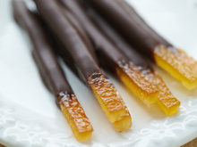 Tirinhas de casca de laranja com chocolate: receita fácil e deliciosa