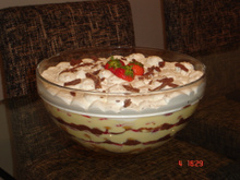 Pavê de chocolate com morangos