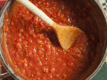 Molho de tomate da Paola Carosella é ótimo para um jantar rápido e gostoso: aprenda já a receita!