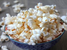 Especialistas em longevidade concordam: "A pipoca contém fibras e polifenóis, sendo o melhor lanche para aumentar a expectativa de vida."