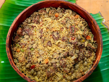 Farofa de cebola caramelizada crocante e sequinha: receita de 4 ingredientes é o acompanhamento perfeito para um churrasco ou feijoada