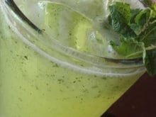 Chá verde com limão, gengibre e hortelã