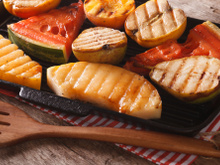 Frutas no churrasco: 5 sobremesas práticas