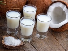 Aprenda a fazer leite de coco caseiro
