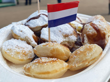 Essas panquecas doces holandesas são pequenas, estufadas e tão fofinhas que você não vai querer parar de comer