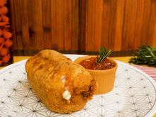 Peito de frango recheado com salame e queijo: como fazer