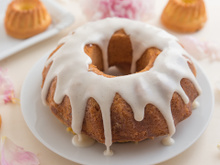 Bolo de laranja com calda de limão: a laranja acabou na hora da calda e resolvi improvisar, combinação ficou perfeita, todo mundo amou