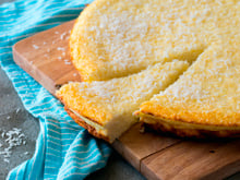 Torta de cocada cremosa: a sobremesa que fica pronta rápido e sai do forno douradinha