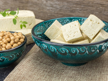 Como fazer tofu: prepare o famoso queijo de soja em casa com essa receita infalível!