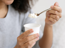 Alguns iogurtes têm tanto açúcar quanto Coca-Cola comum. Médicos alertam contra três tipos