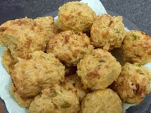 Bolinho de arroz com queijo na air fryer