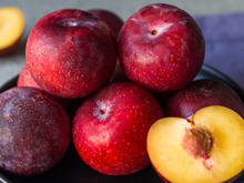 6 benefícios do suco de ameixa que vão te convencer a incluir a bebida na rotina