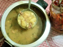 Sopa na panela de pressão: junte tudo, feche a tampa e você não vai mais querer fazer de outro jeito!