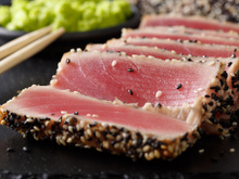Atum em crosta de gergelim: confira a receita