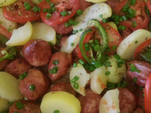 Linguiça ao forno com batatas
