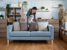 6 hábitos simples de limpeza para fazer antes de dormir que vão tornar suas manhãs mais tranquilas